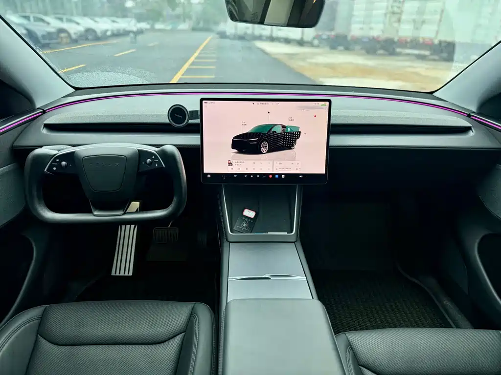 Tesla Model Y — миниатюра 12
