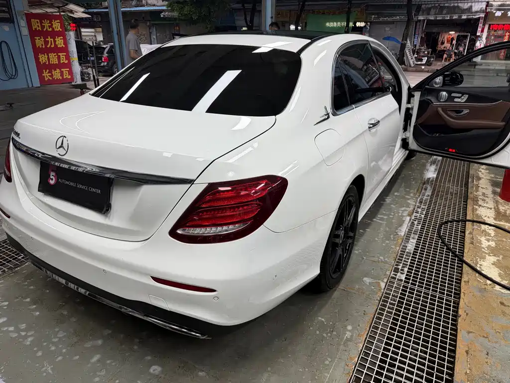 Mercedes-Benz E-Class — миниатюра 3