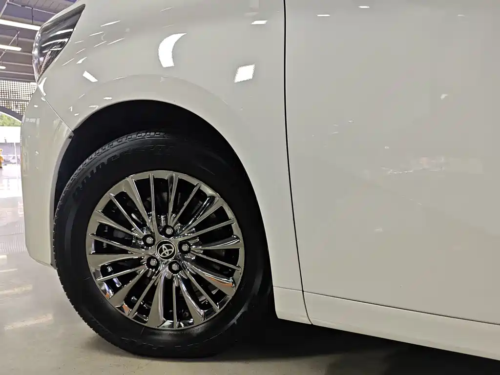 Toyota Alphard — миниатюра 14