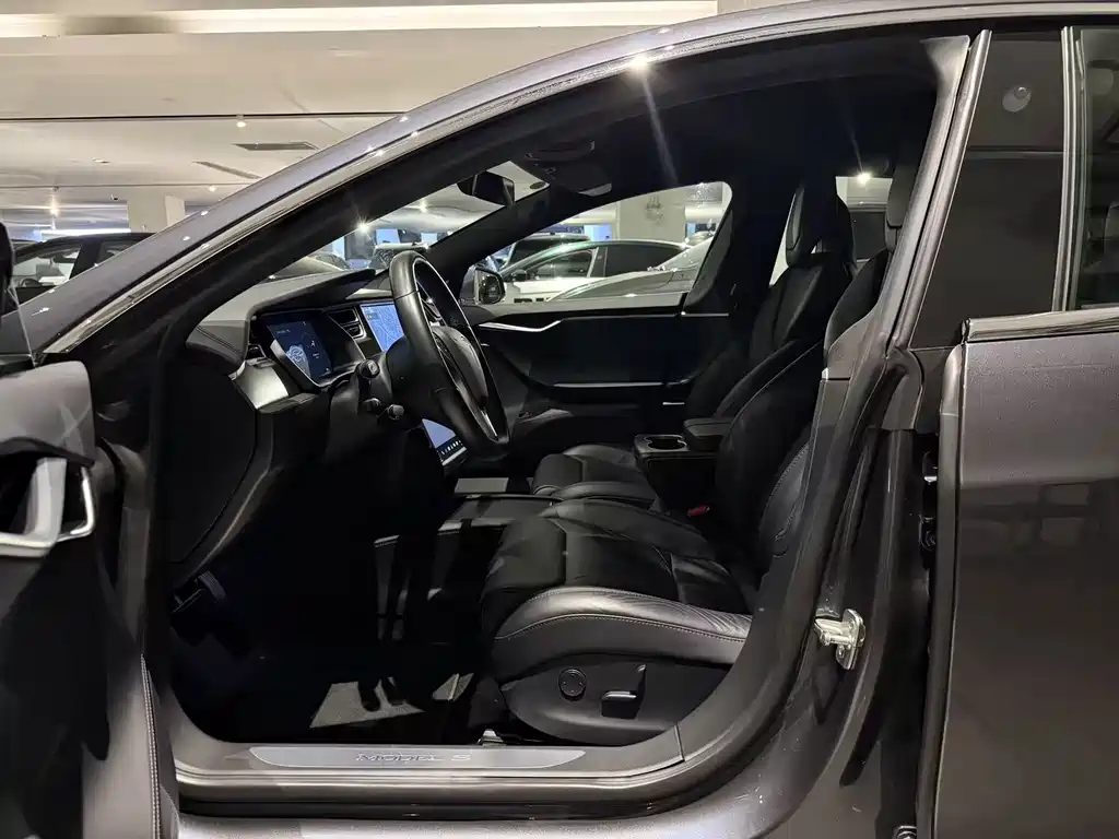 Tesla Model S — миниатюра 9