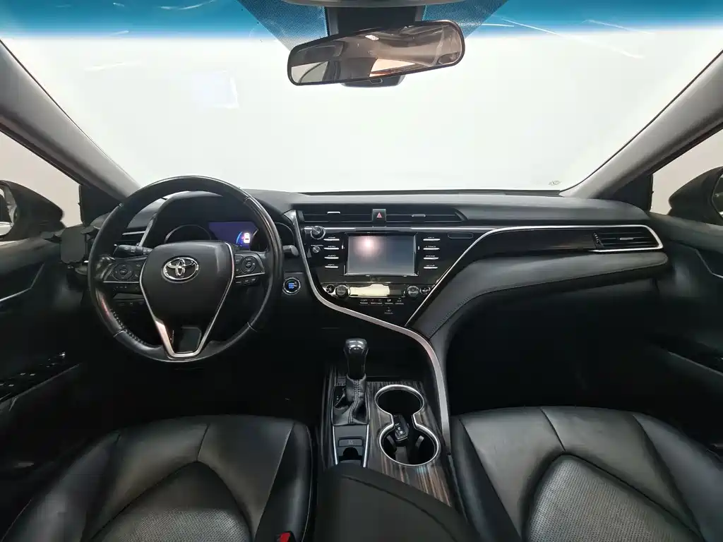 Toyota Camry — миниатюра 7