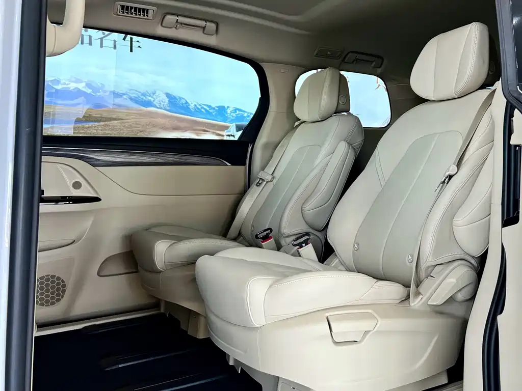 Buick GL8 Hybrid — миниатюра 10