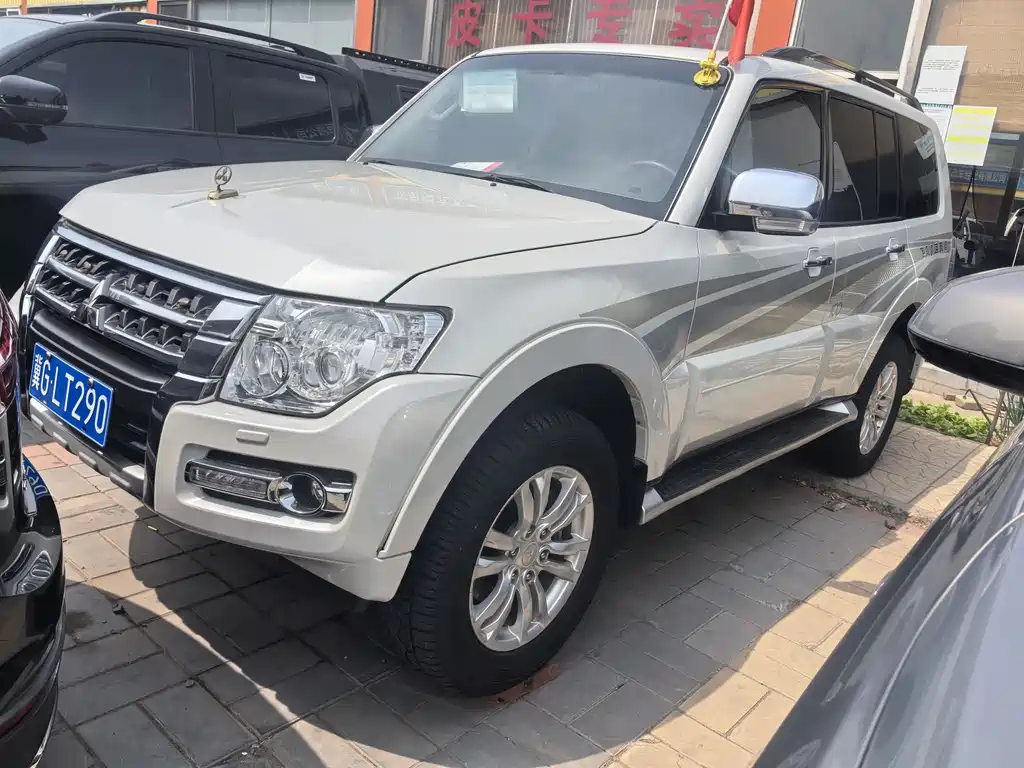 Mitsubishi Pajero (Import) 2018