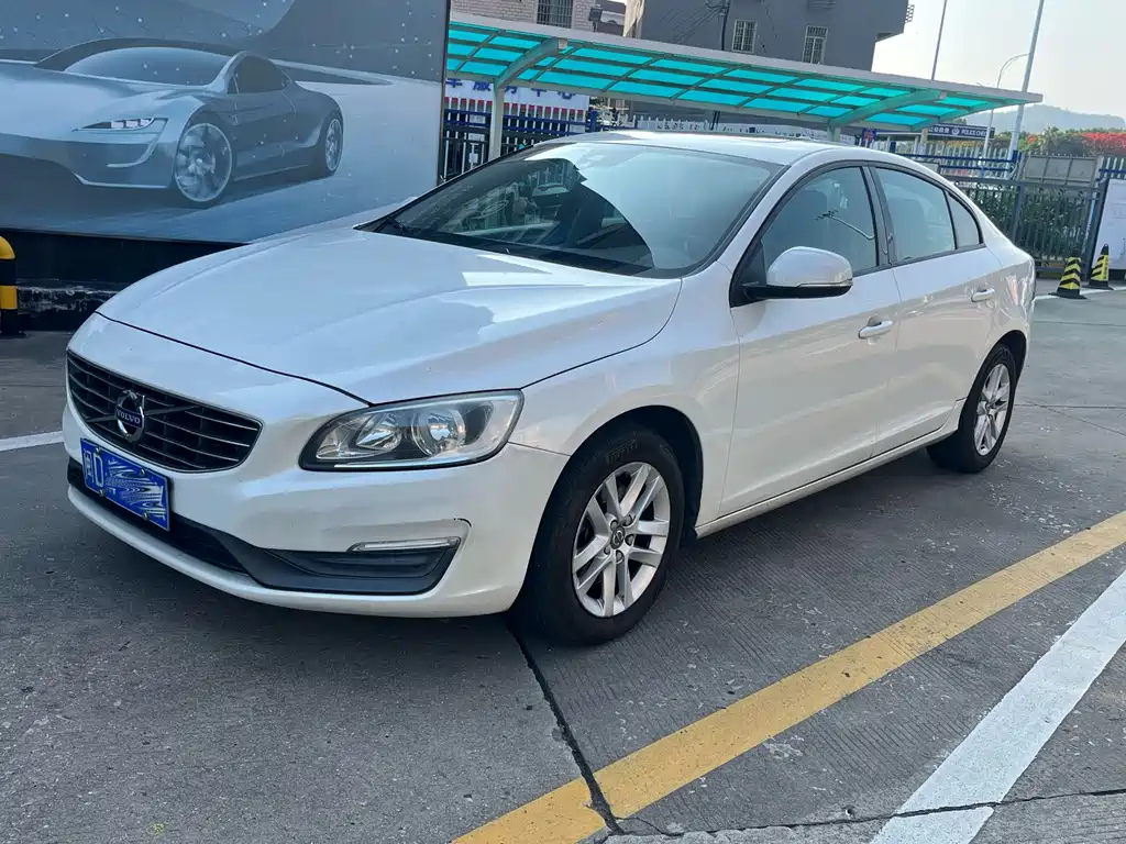 Купить Volvo S60