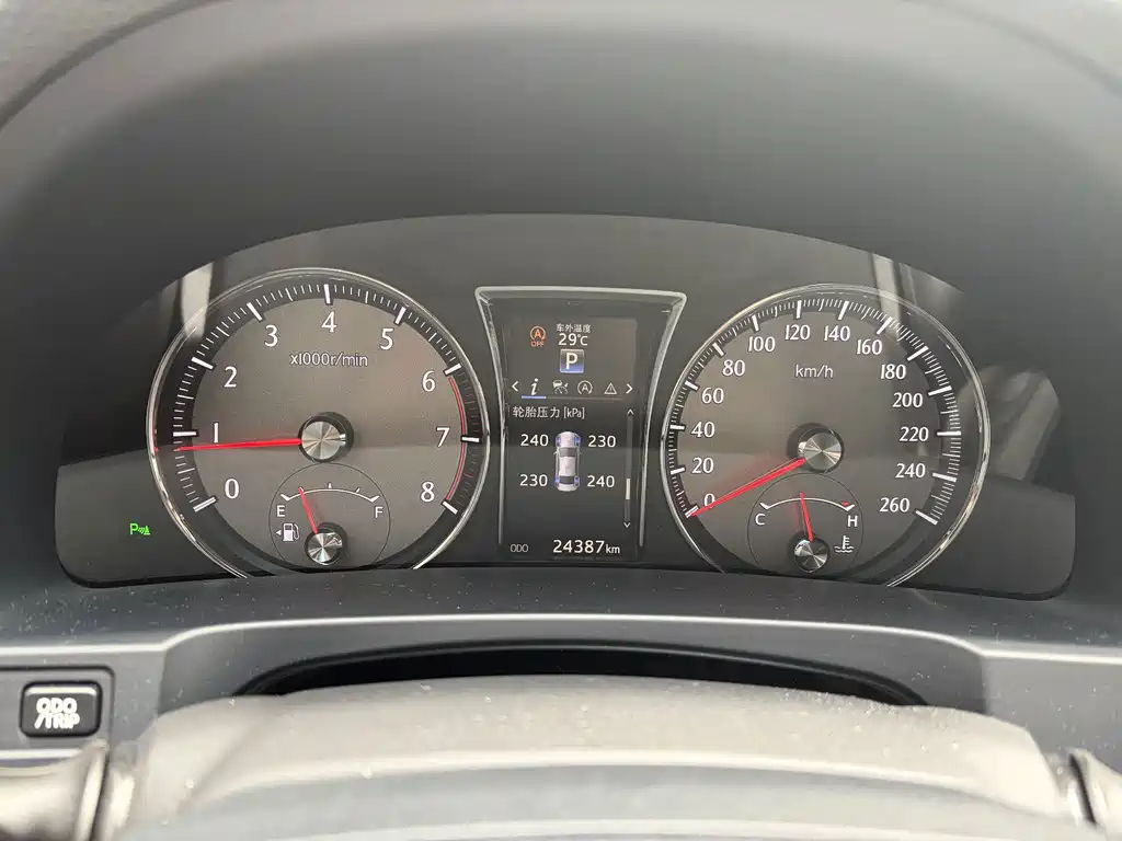 Toyota Crown — миниатюра 17