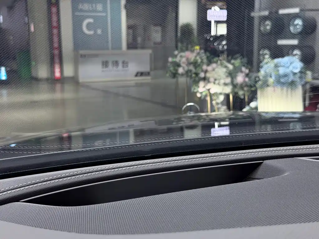 Mercedes-Benz E-Class — миниатюра 42