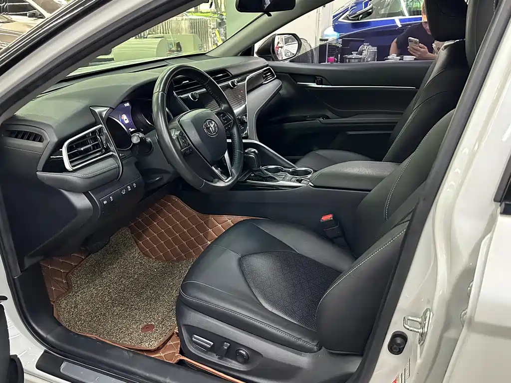Toyota Camry — миниатюра 3