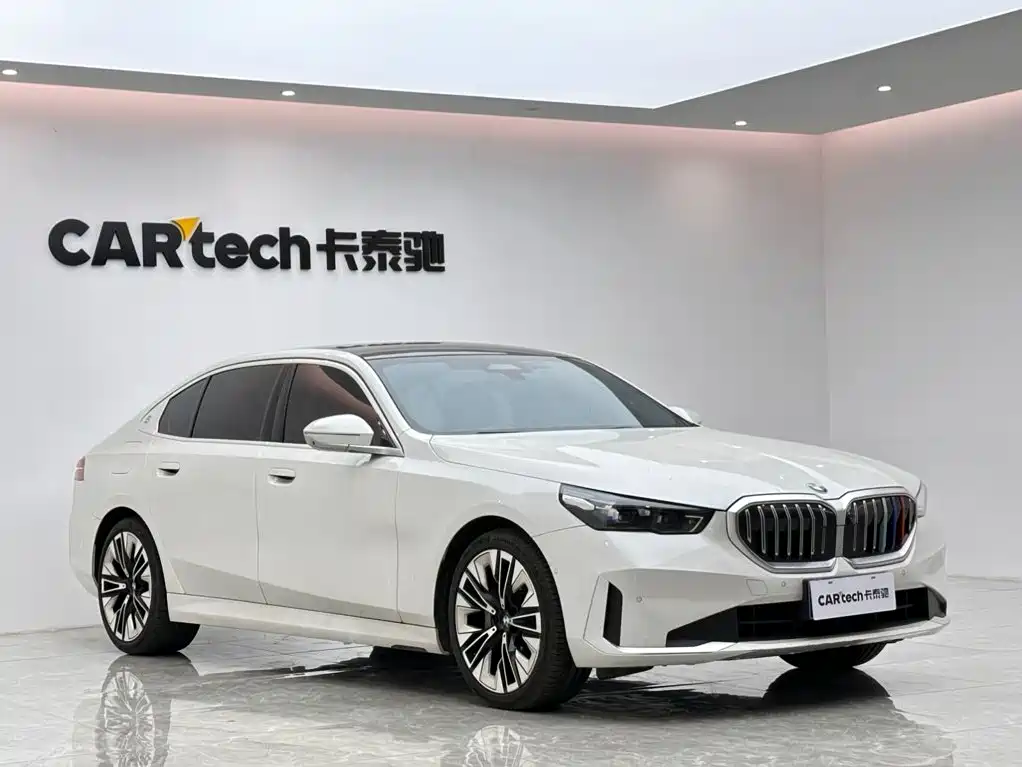 BMW 5 Series — миниатюра 6