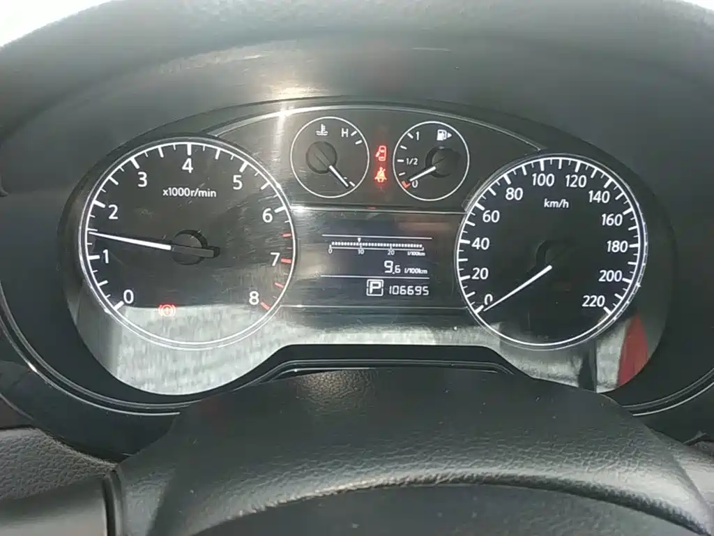 Nissan Tiida — миниатюра 8