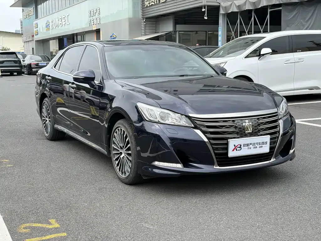 Toyota Crown — миниатюра 3
