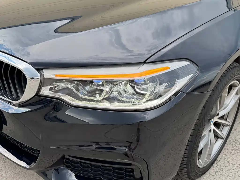 BMW 5 Series — миниатюра 7