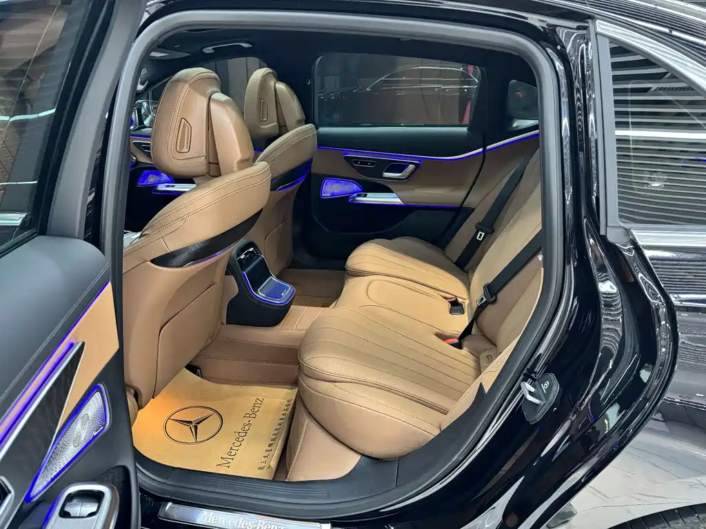 Mercedes-Benz E-Class — миниатюра 11