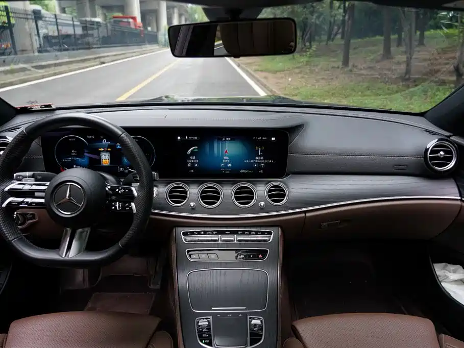 Mercedes-Benz E-Class — миниатюра 3