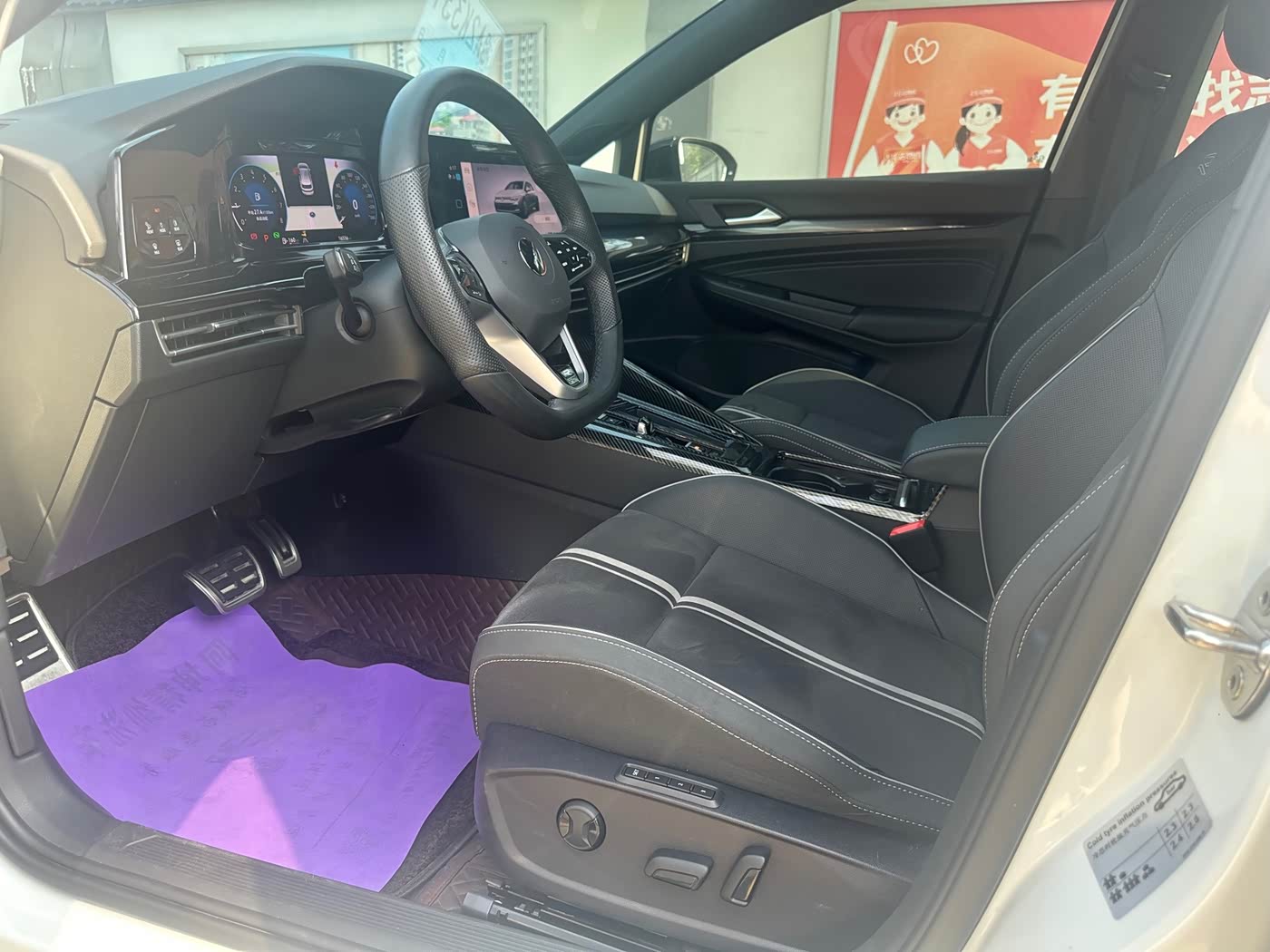 Volkswagen Golf 1.4 л 2023 г. Белый, пробег 16000 км