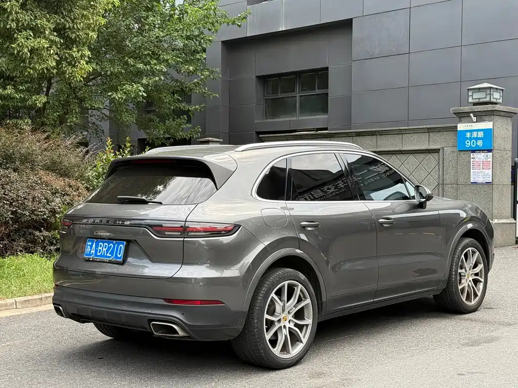 Porsche Cayenne — миниатюра 5