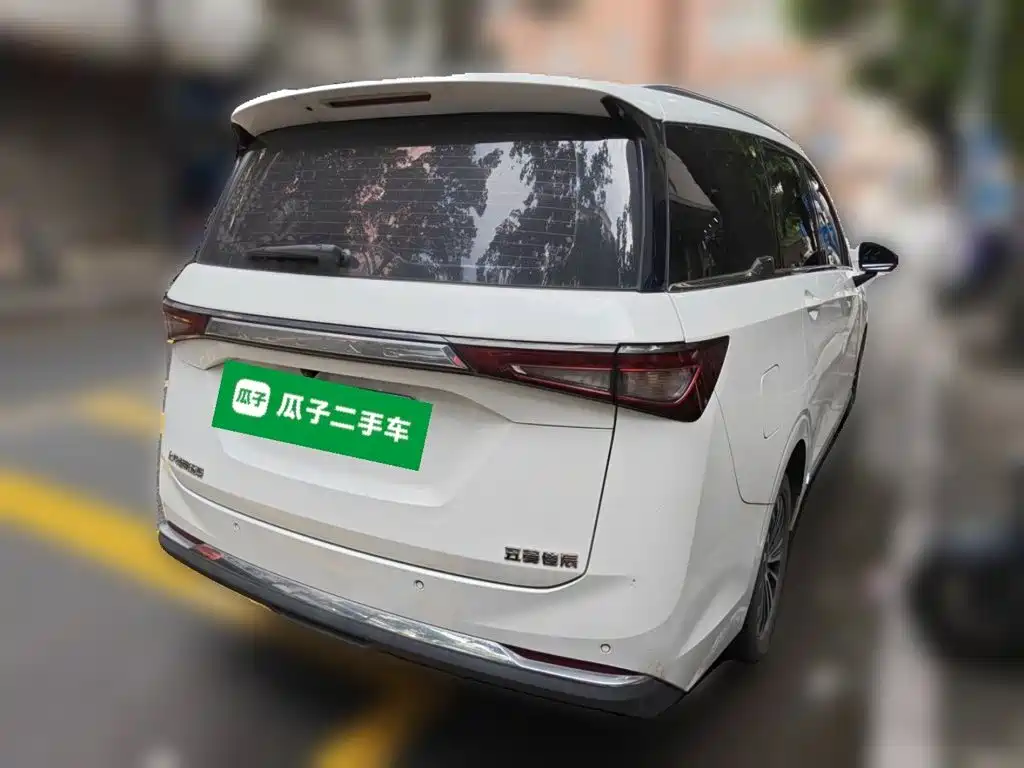 Wuling Jiachen — миниатюра 4