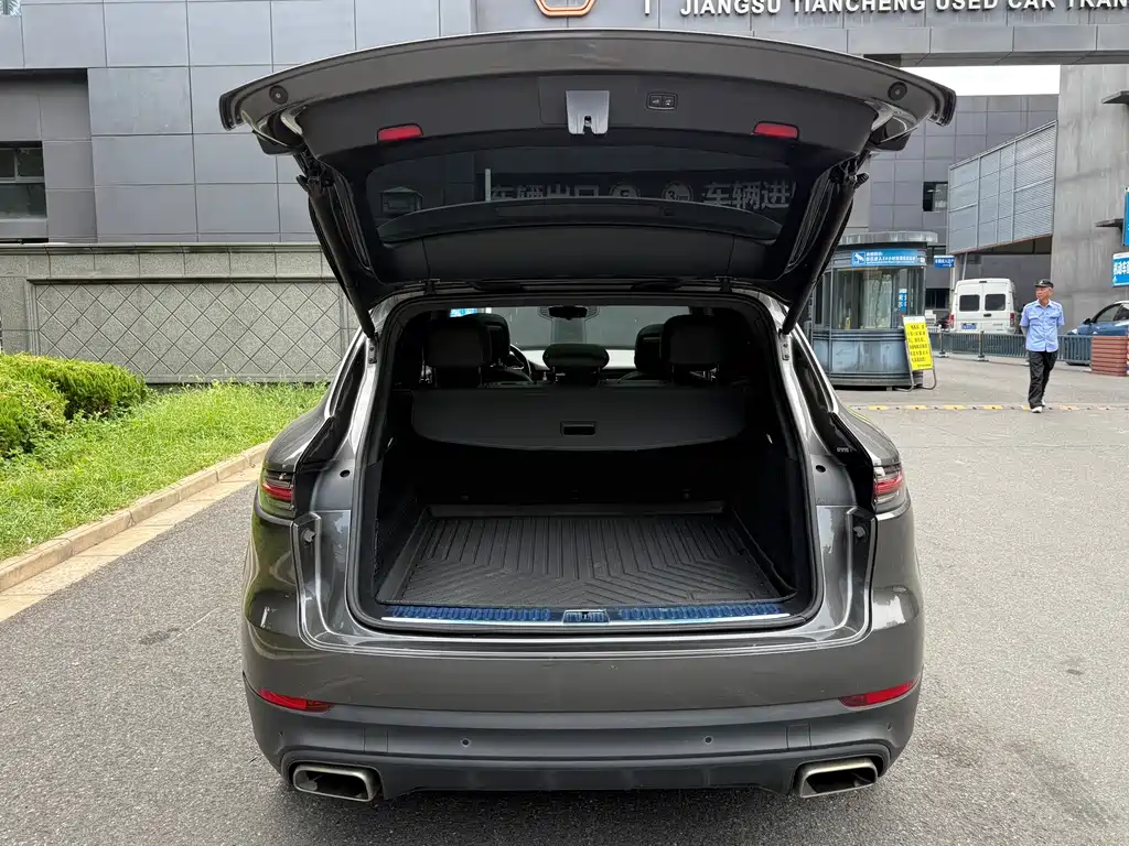 Porsche Cayenne — миниатюра 14