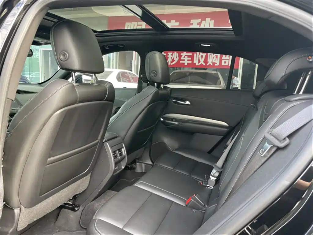 Cadillac XT4 — миниатюра 8