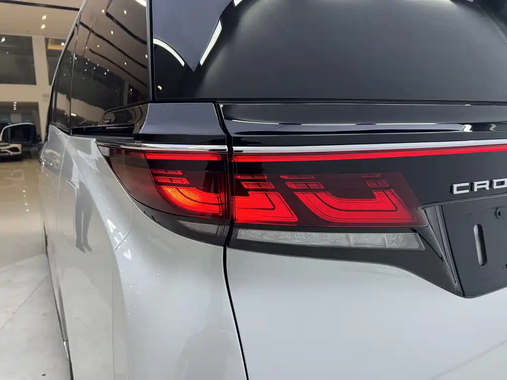 Toyota Vellfire — миниатюра 8