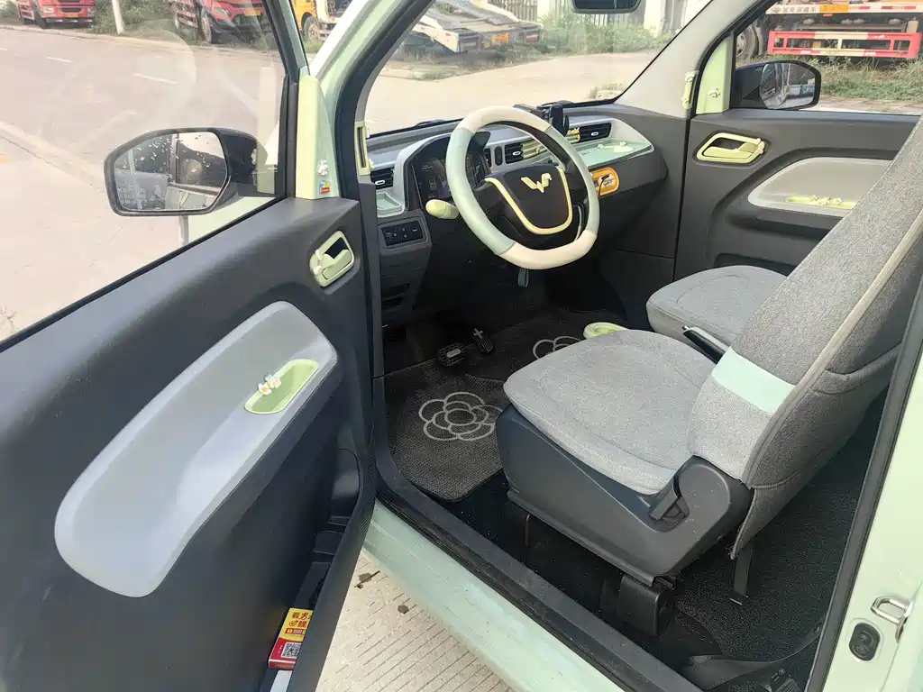 Wuling MINIEV — миниатюра 6