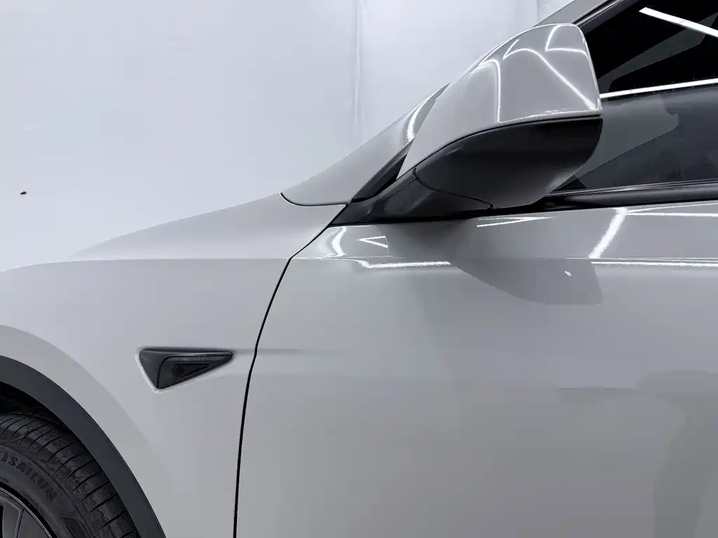 Tesla Model Y — миниатюра 16