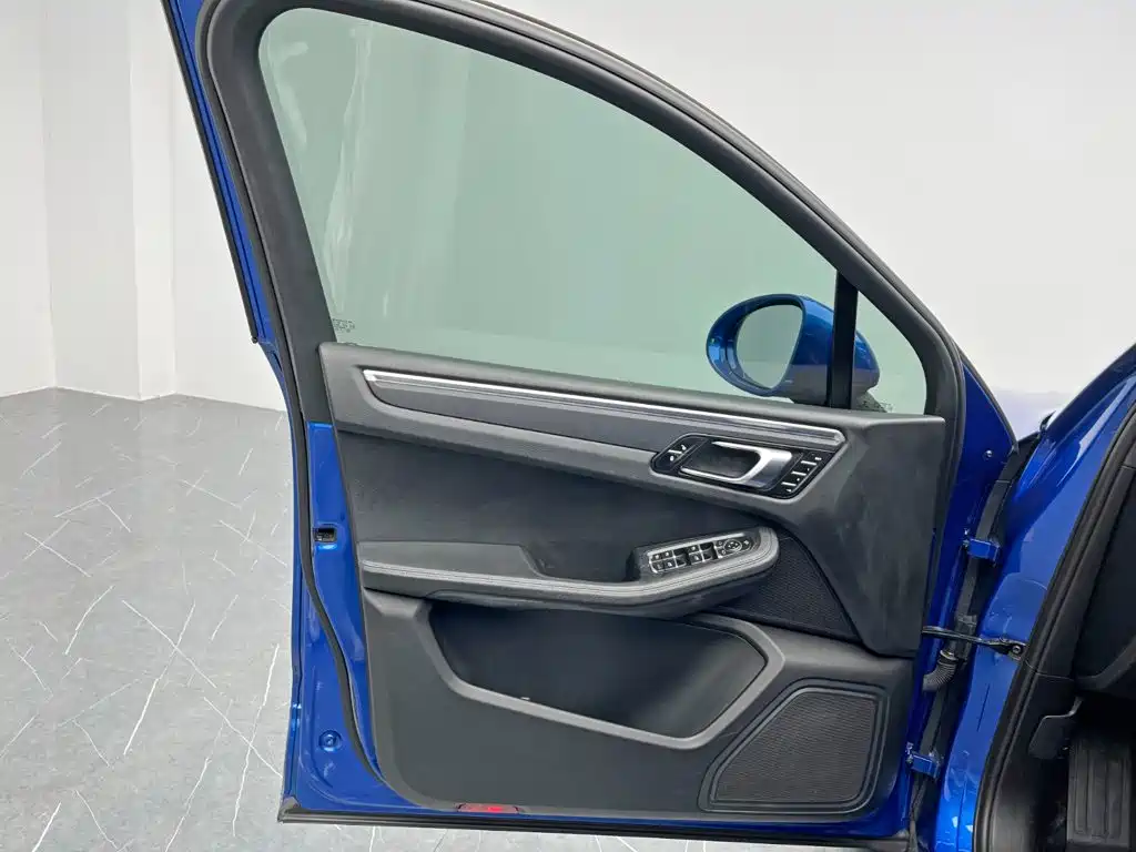 Porsche Macan — миниатюра 12