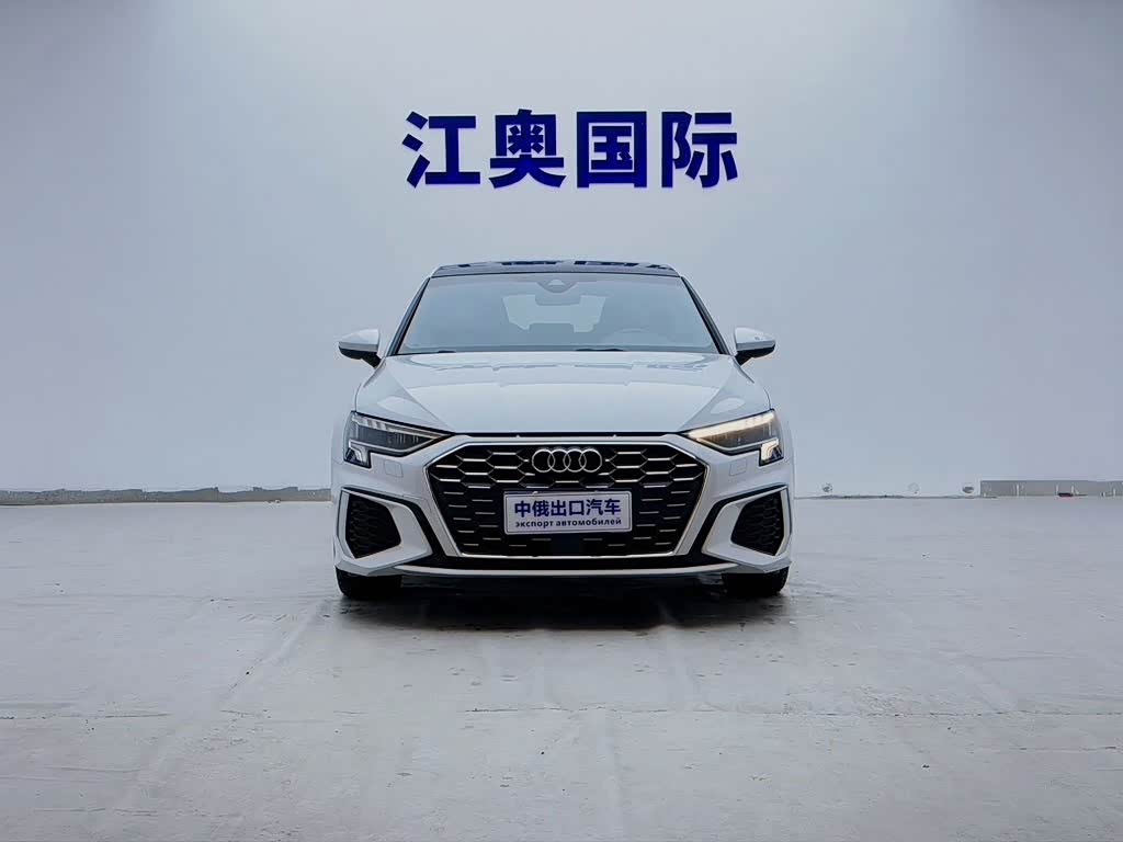 Audi A3 1.4 л 2023 г. Белый, пробег 42000 км