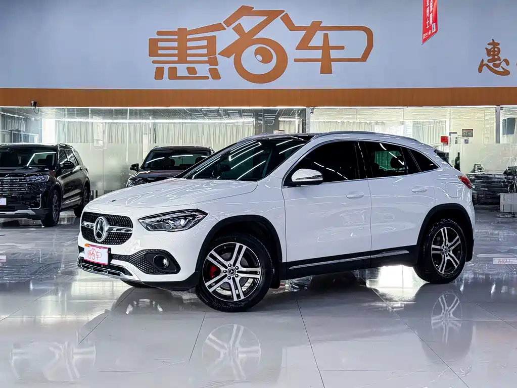 MERCEDES-BENZ GLA
