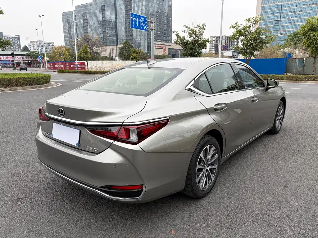 LEXUS ES