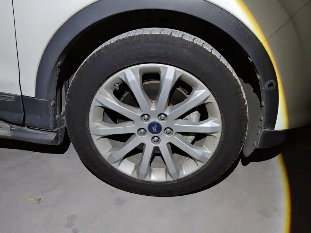 Ford Kuga — миниатюра 24