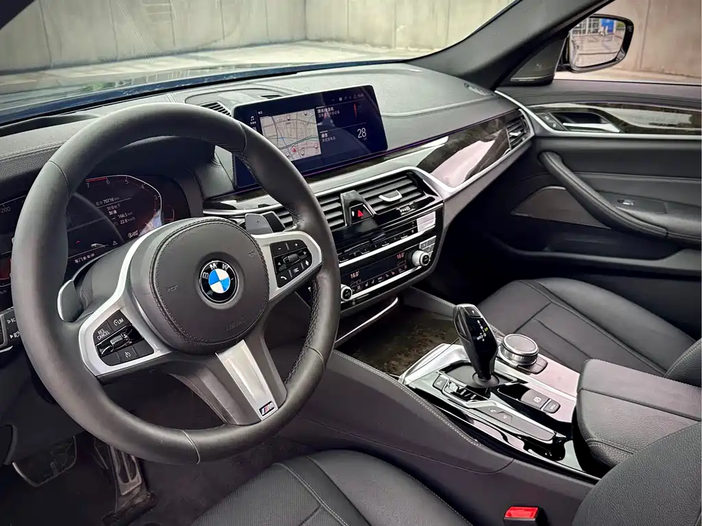 BMW 5 Series — миниатюра 11