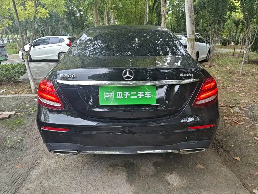 Mercedes-Benz E-Class — миниатюра 6