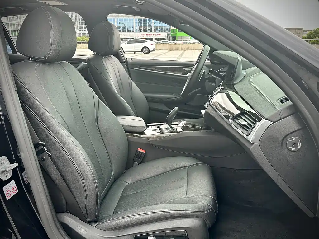 BMW 5 Series — миниатюра 16