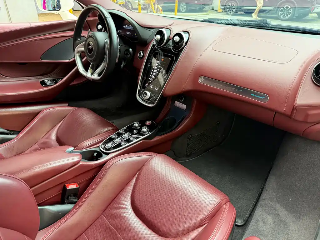 McLaren GT — миниатюра 5