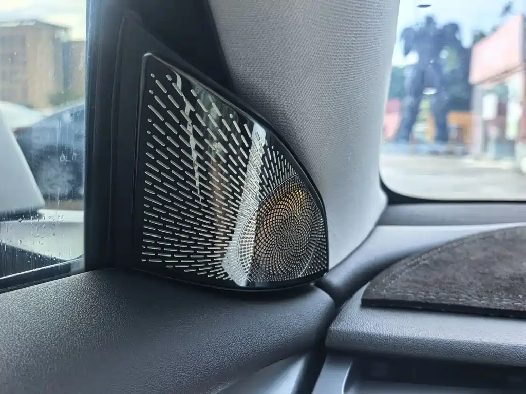 Tesla Model 3 — миниатюра 18