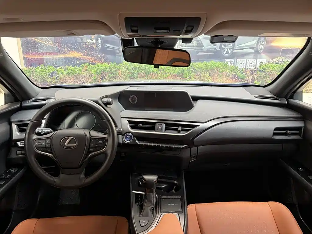 Lexus UX — миниатюра 13