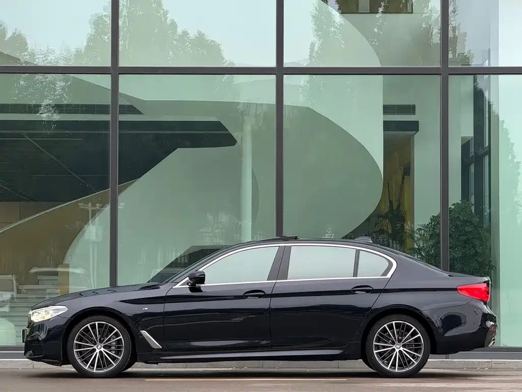 BMW 5 Series — миниатюра 2