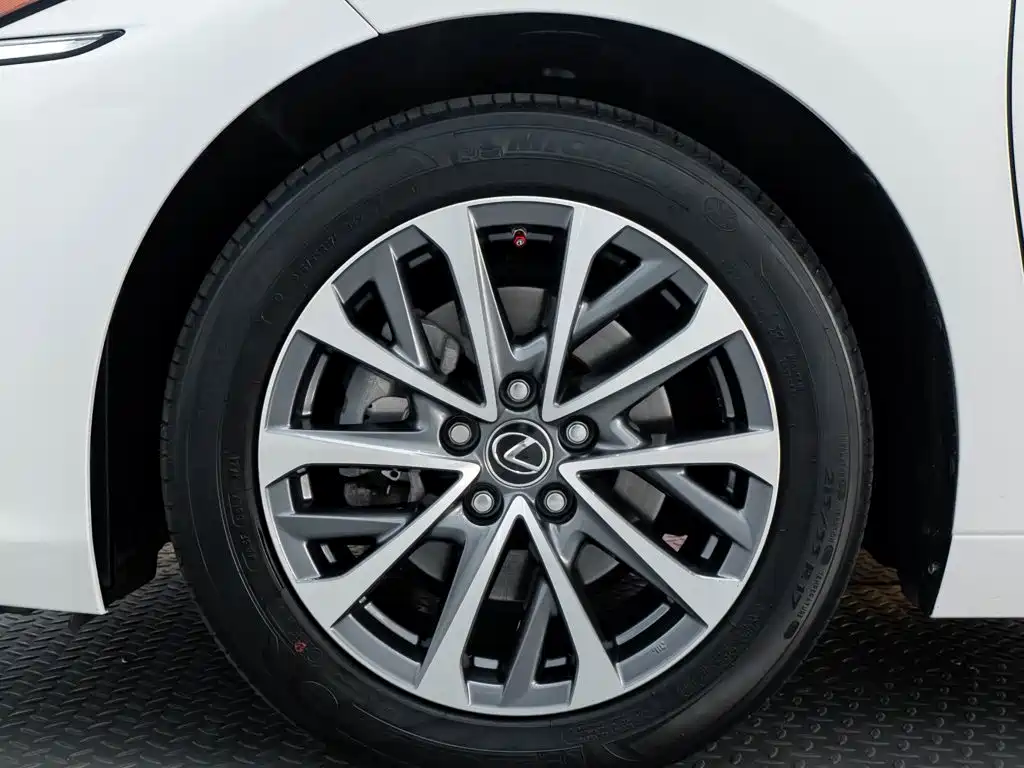 Lexus ES — миниатюра 10
