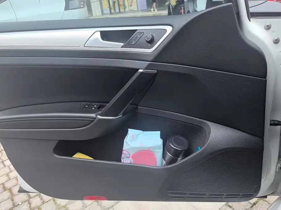 Volkswagen Golf EV — миниатюра 7