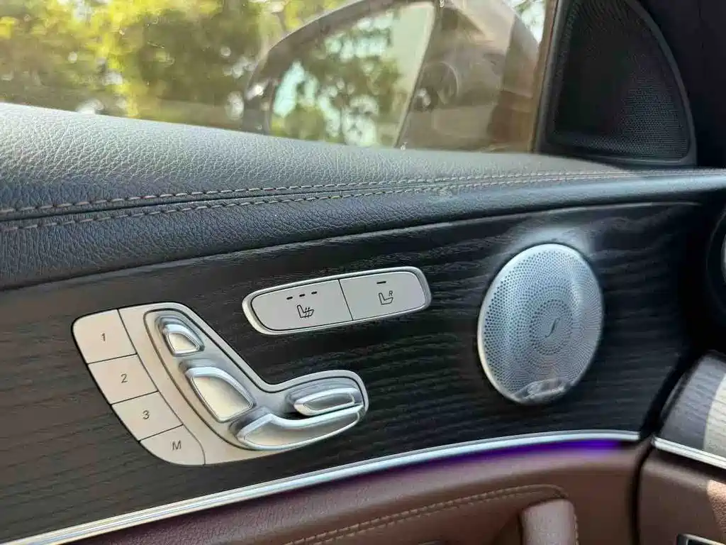 Mercedes-Benz E-Class — миниатюра 6