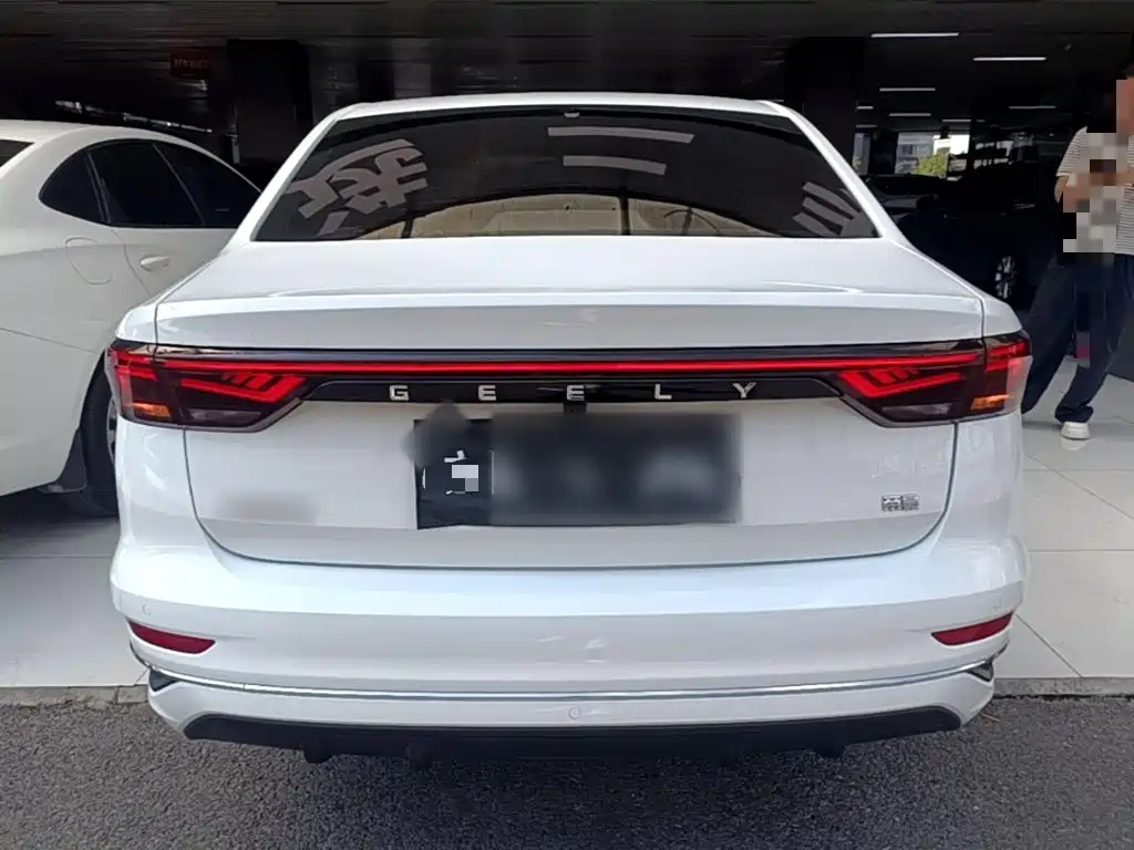 Geely Emgrand — миниатюра 6
