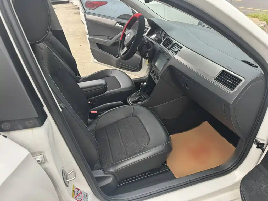 Skoda Rapid Spaceback — миниатюра 12