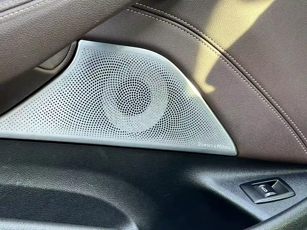 BMW 5 Series — миниатюра 11