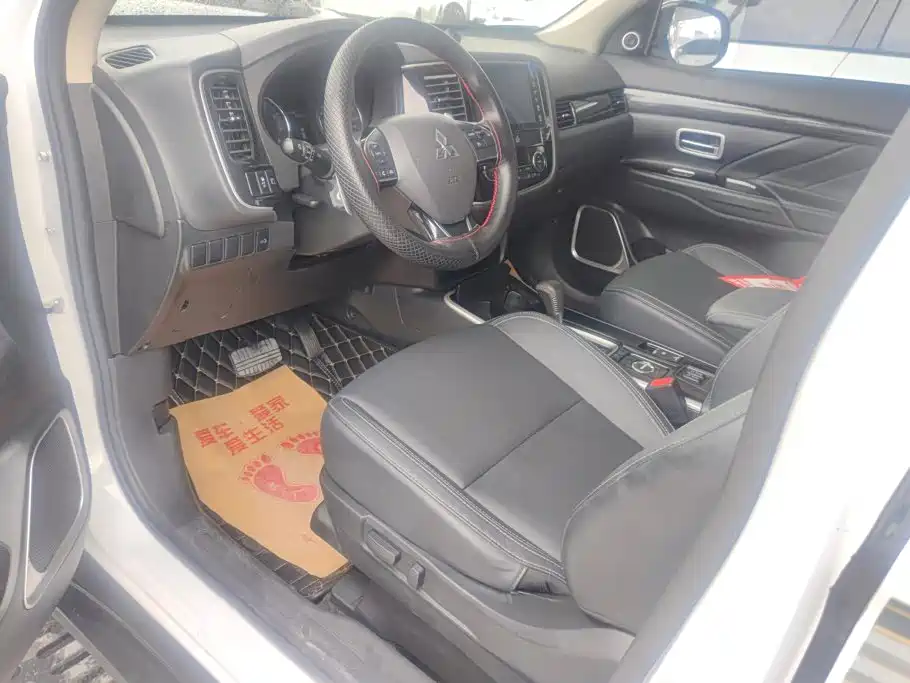 Mitsubishi Outlander — миниатюра 9