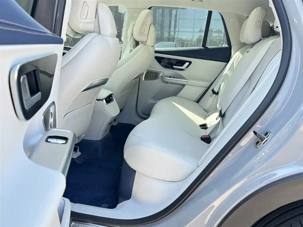 Mercedes-Benz EQE SUV — миниатюра 9