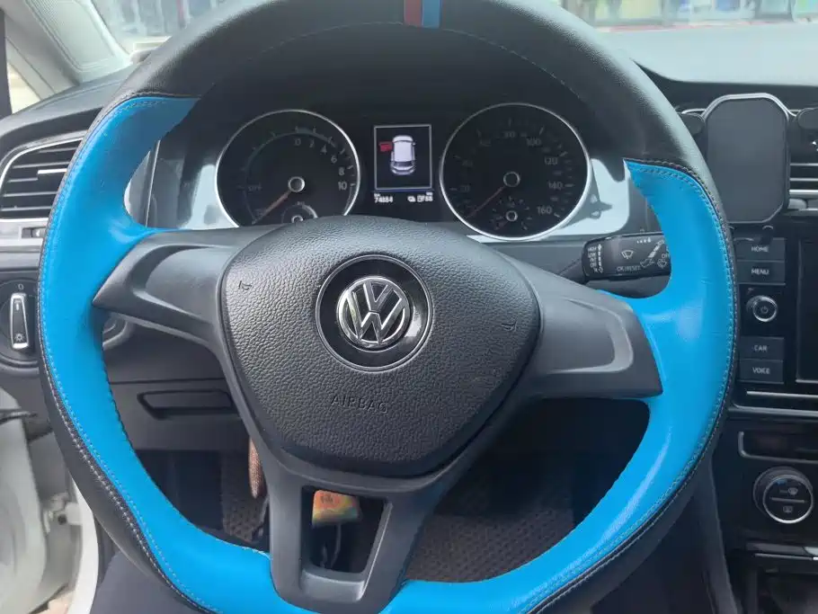 Volkswagen Golf EV — миниатюра 15
