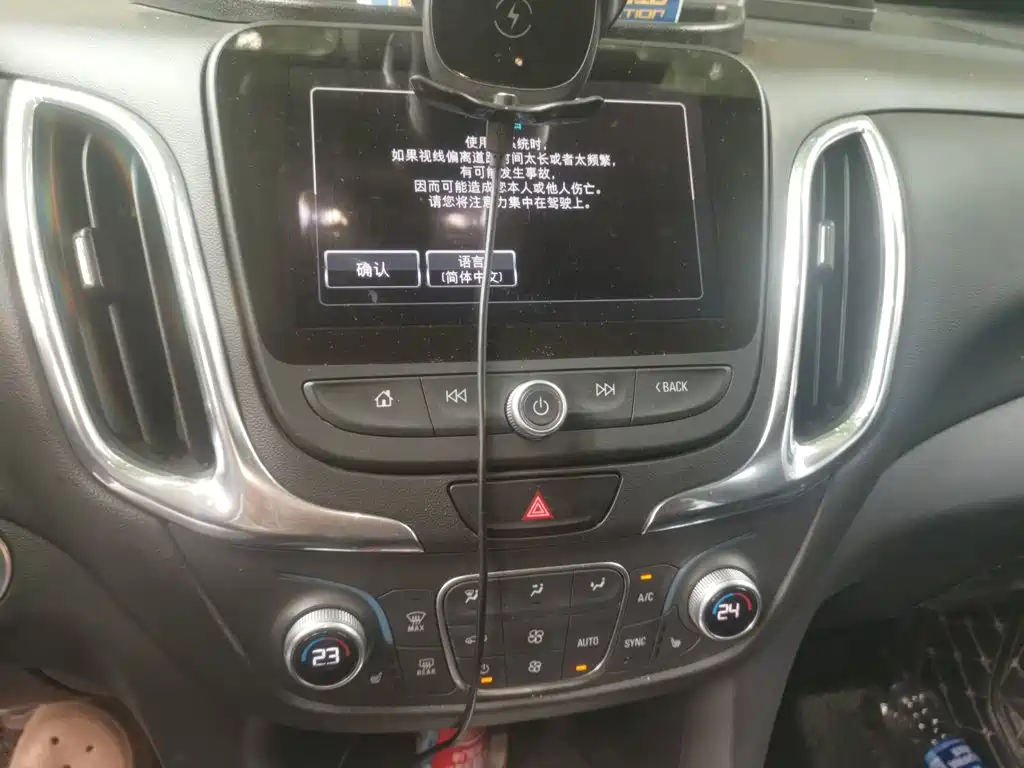 Chevrolet Equinox — миниатюра 14