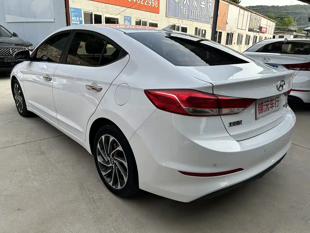 Hyundai Elantra — миниатюра 9