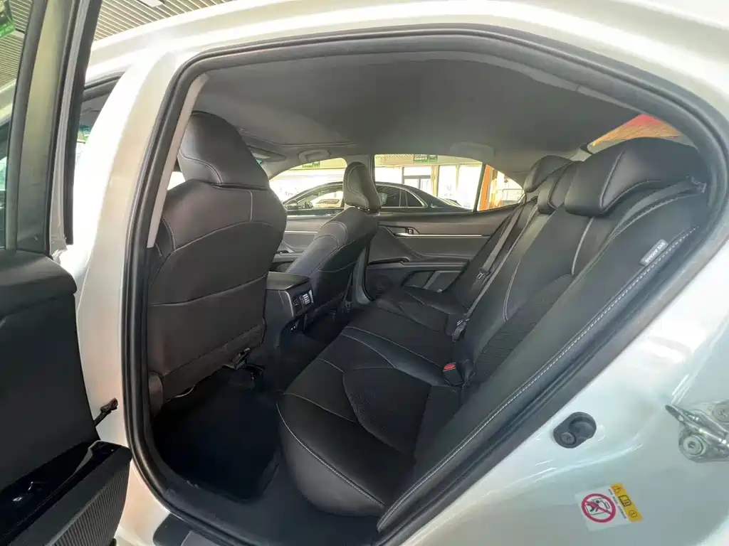 Toyota Camry — миниатюра 5
