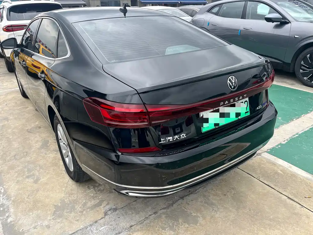 Volkswagen Passat PHEV — миниатюра 10